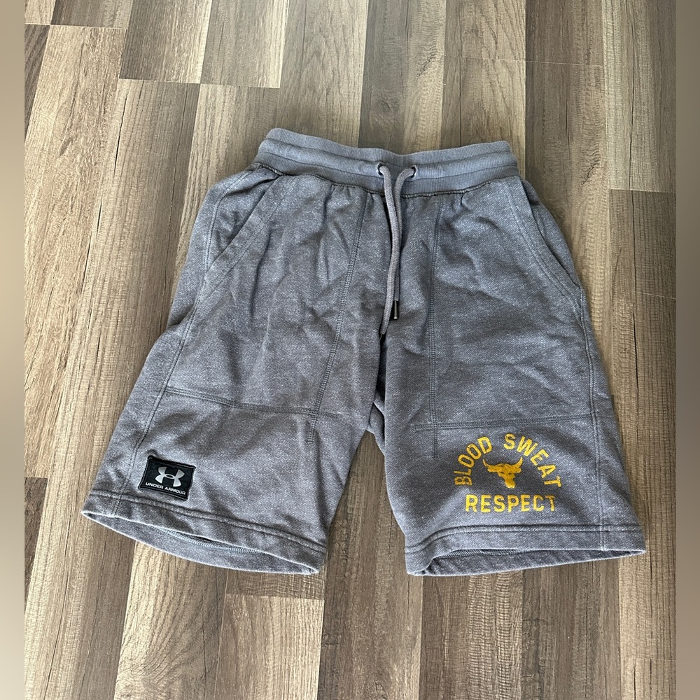 Under Armour short ( size S)